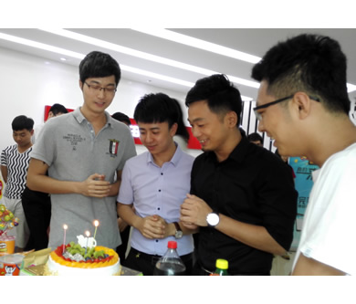 “我們”之優(yōu)網(wǎng)科技員工6、7月生日活動(dòng)剪影