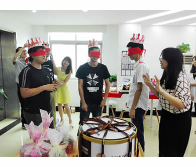歡樂又有趣 優(yōu)網(wǎng)科技員工5月生日會